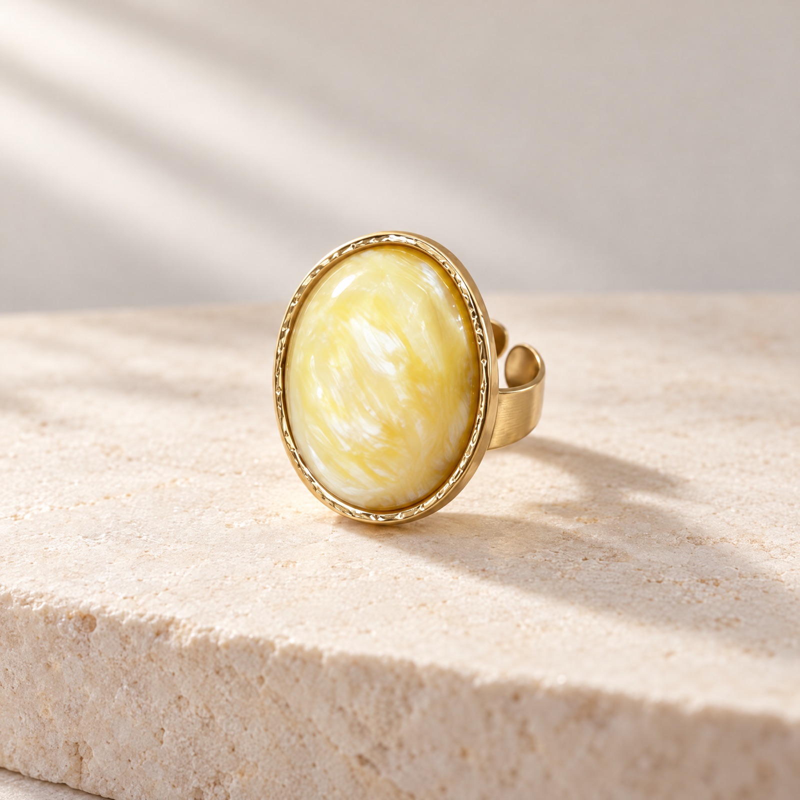 Miel Oval Ring